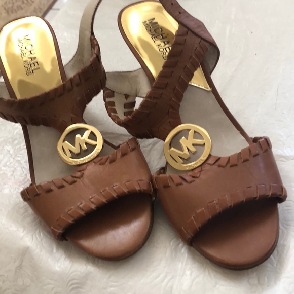 🎈🎉PRICE DROP🎉MICHAEL KORS HEEL NEW NEW NEW SANDLE. - Picture 5 of 5